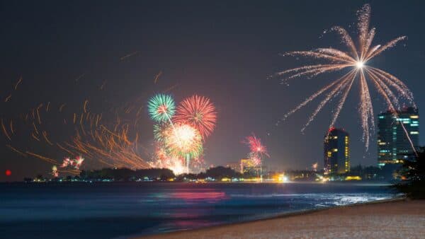 tips-for-viewing-4th-of-july-fireworks-from-your-boat