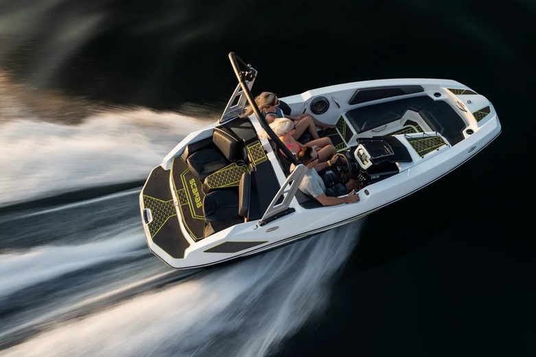 5 Best Jet Boats: Considerations and Comparisons - Boatzon